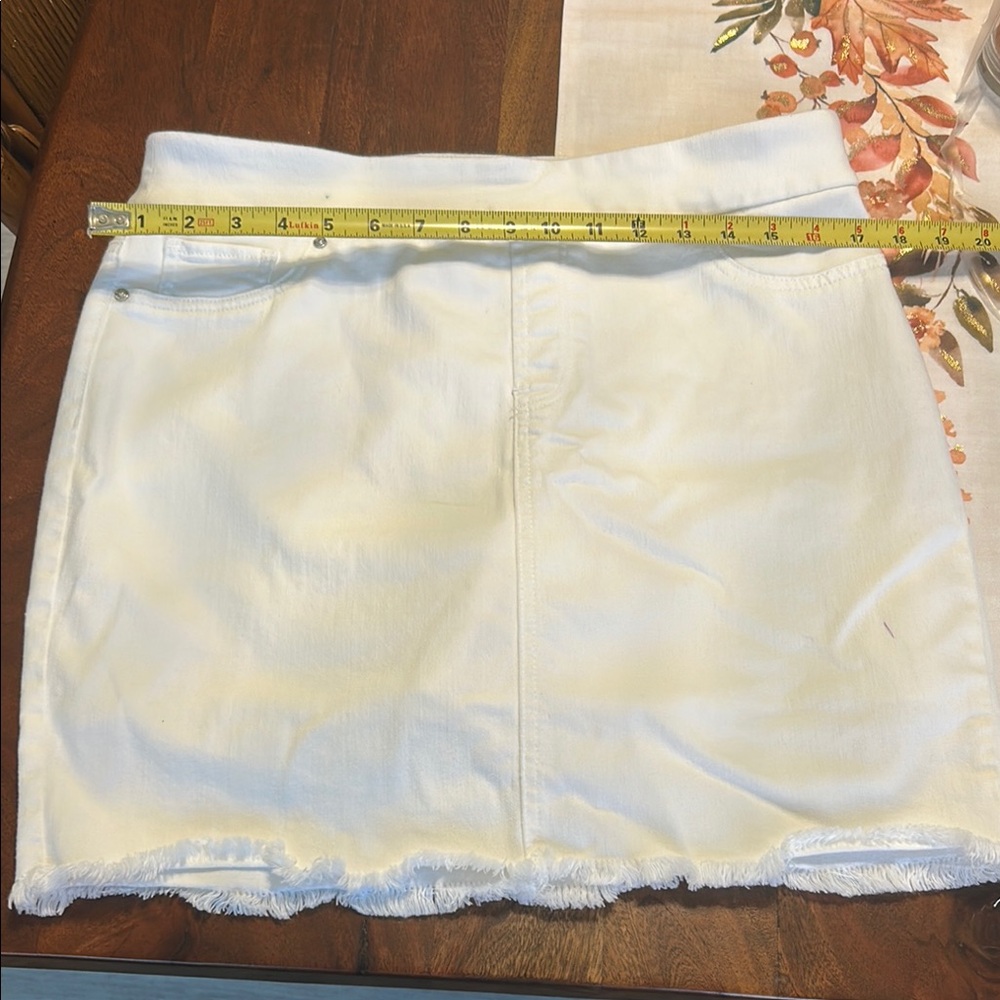 Chico's White Casual Mini Pencil Skort.